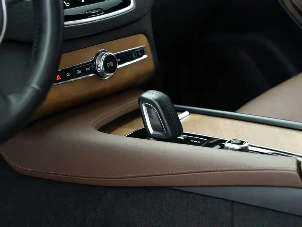 Volvo XC90 2021 — фото 22