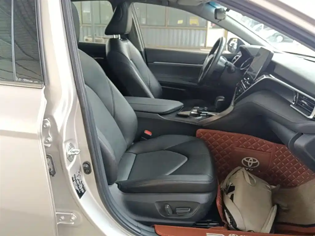 Toyota Camry 2022 — фото 24