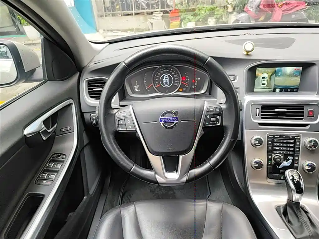 Volvo S60 2017 — фото 11