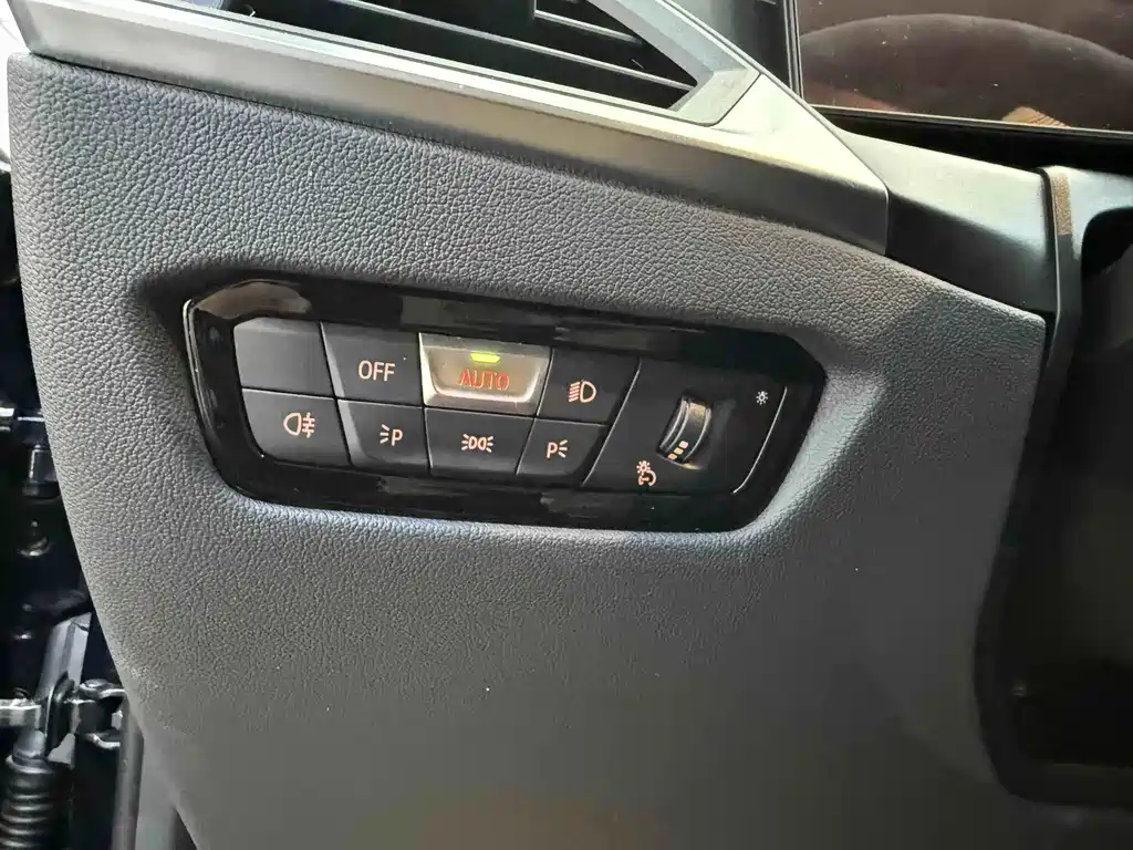BMW 3 Series 2023 — фото 10