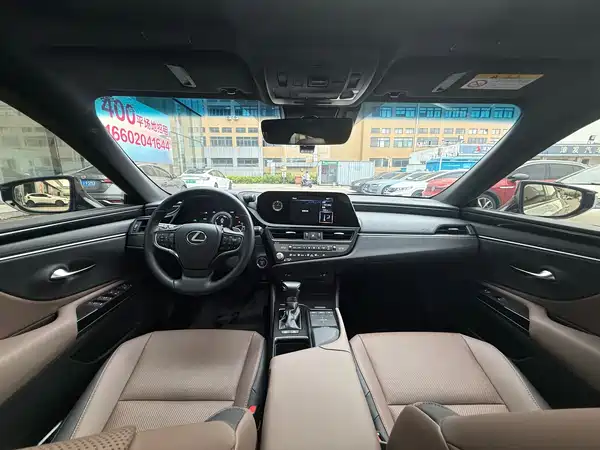 Lexus ES 2021