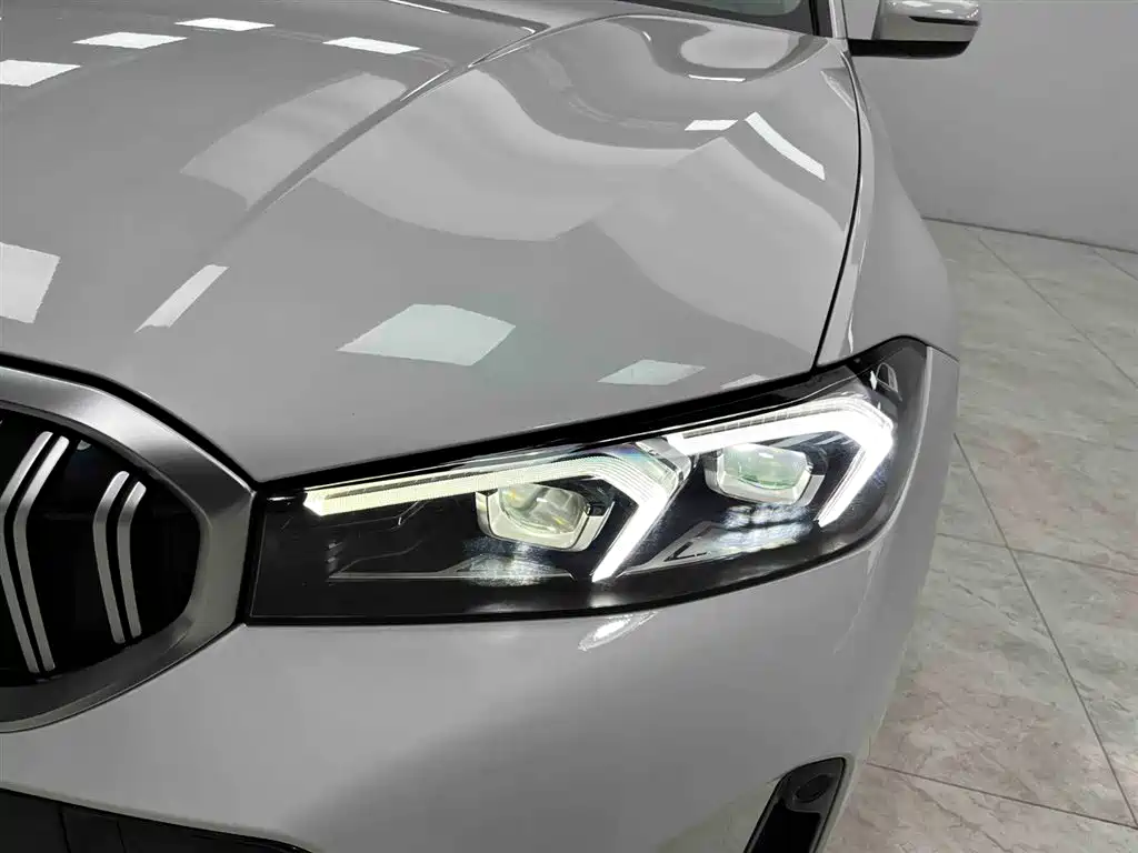 BMW 3 Series 2023 — фото 17