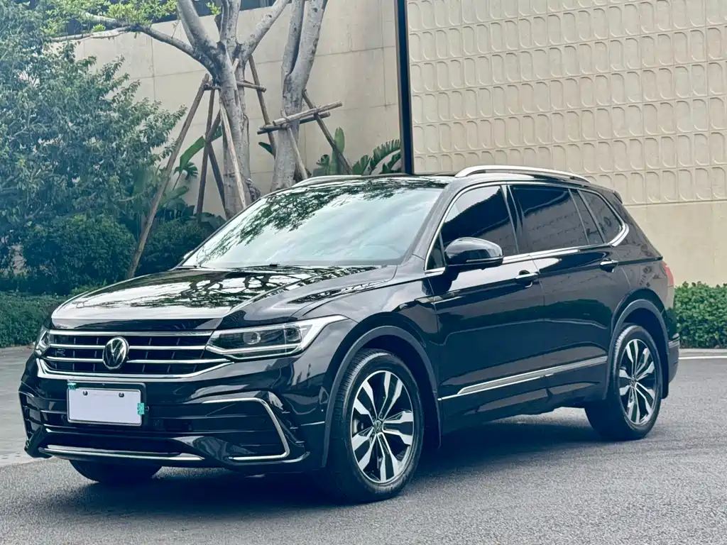 Volkswagen Tiguan L 2024 — фото 1