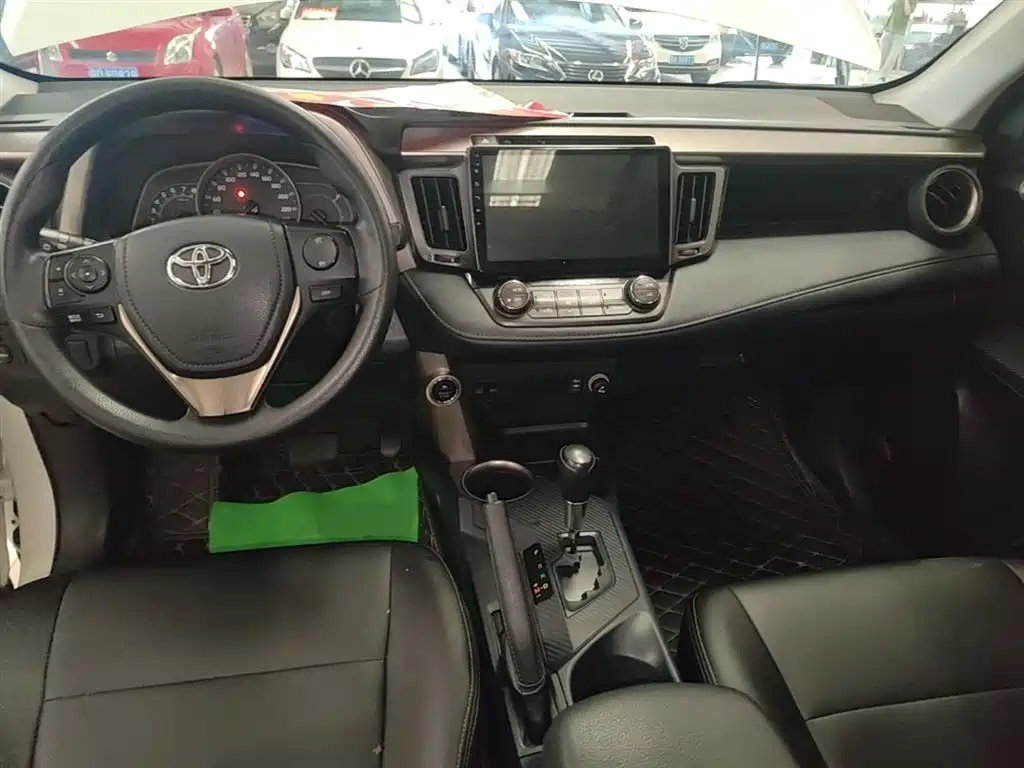 Toyota RAV4 2016 — фото 10