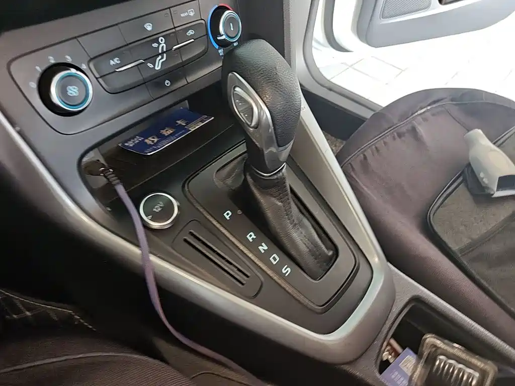 Ford Focus 2016 — фото 11