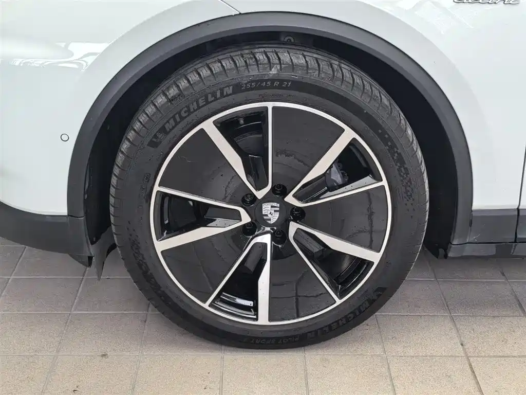 Porsche Macan New Energy 2025 — фото 11