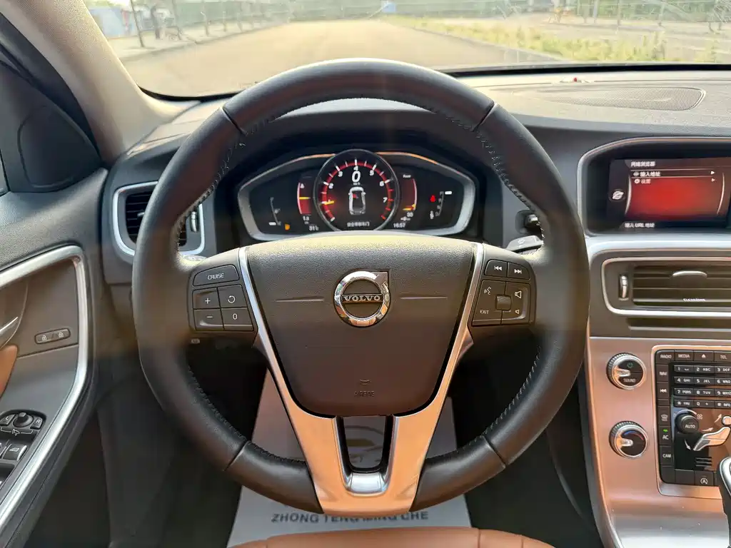 Volvo S60 2018 — фото 13