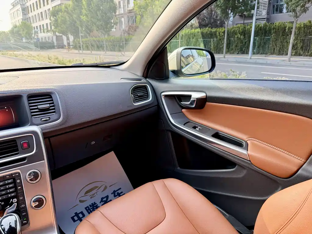 Volvo S60 2018 — фото 15