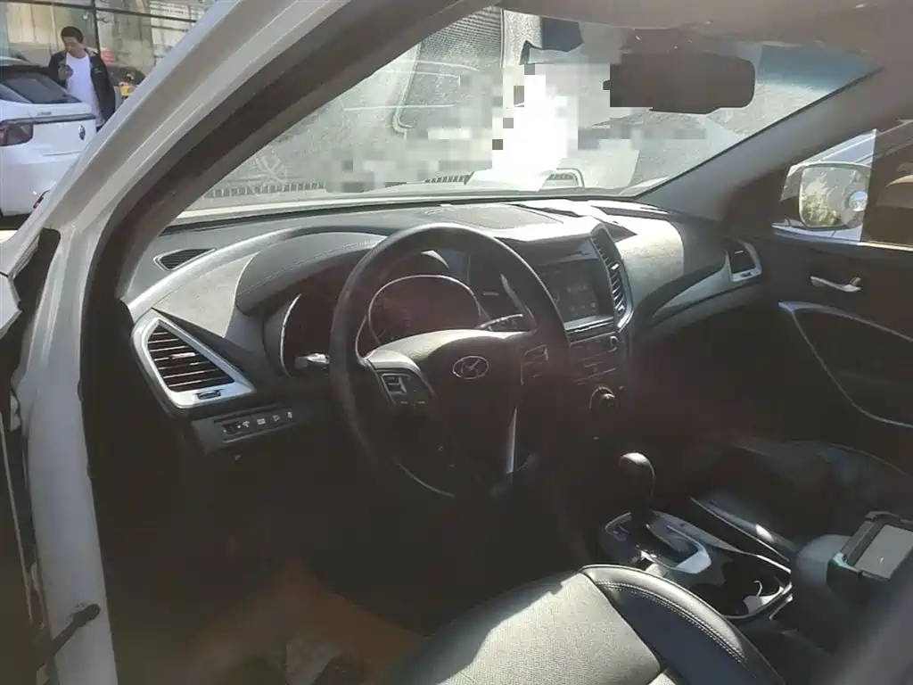 Hyundai Santa Fe 2018 — фото 10