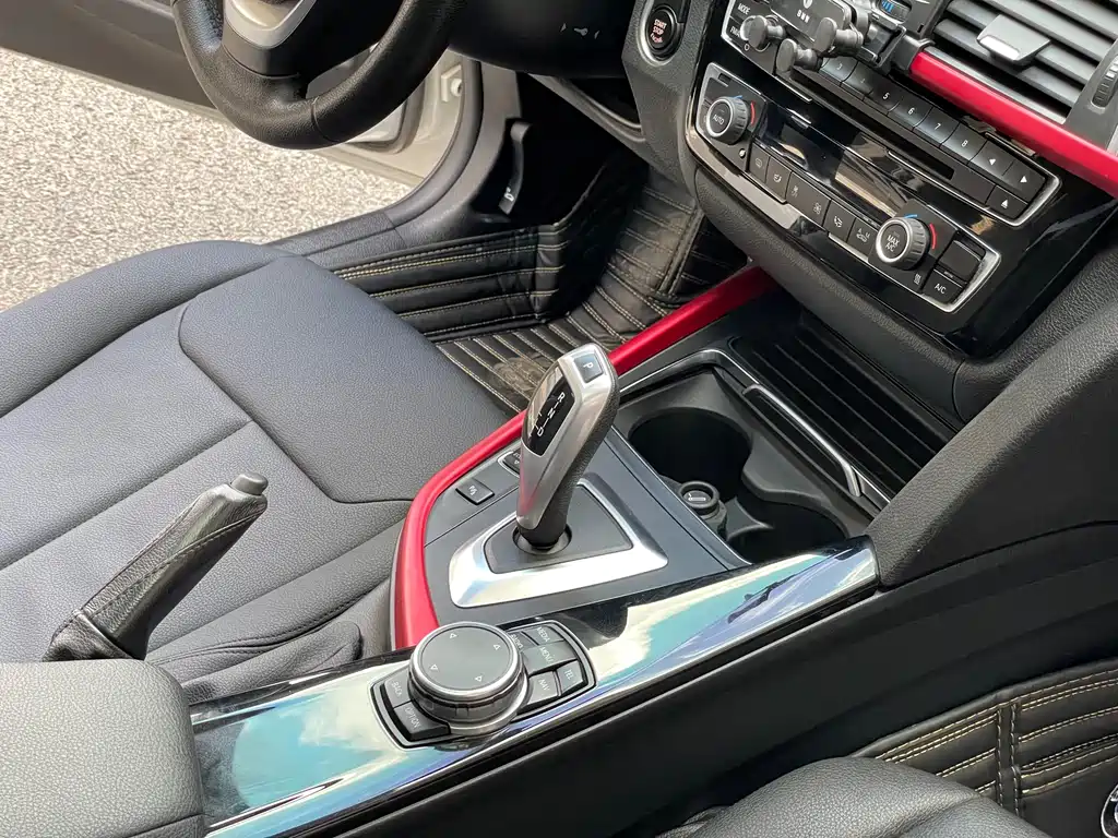 BMW 3 Series 2017 — фото 15