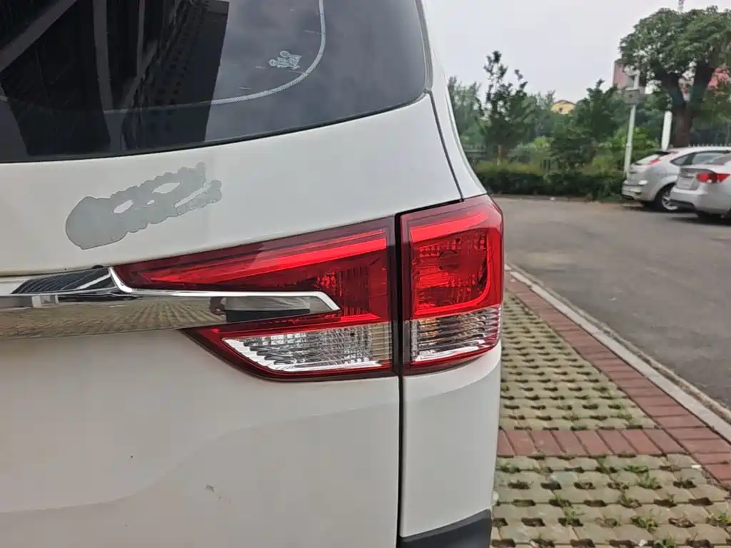 Wuling Hongguang 2016 — фото 24