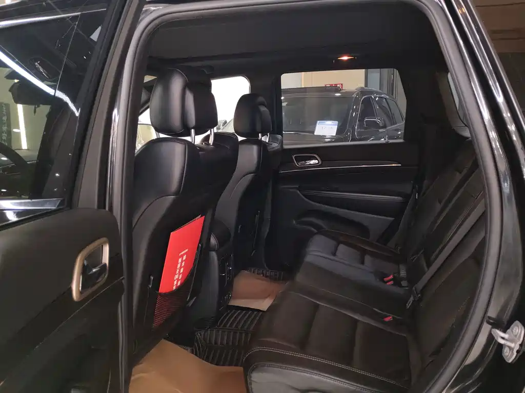 Jeep Grand Cherokee 2015 — фото 10