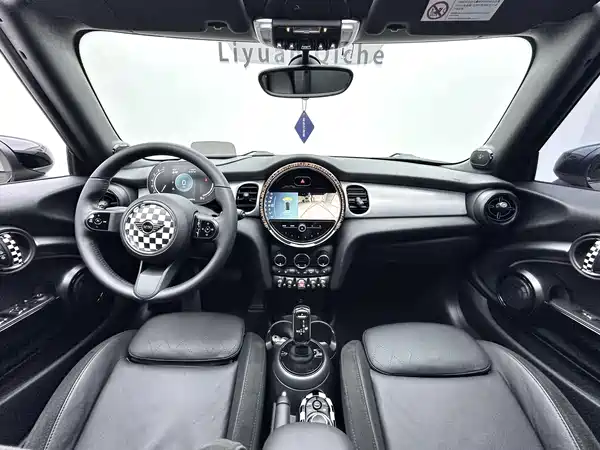 MINI MINI 2023