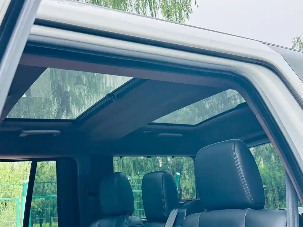 Land Rover Discovery 2016 — фото 17