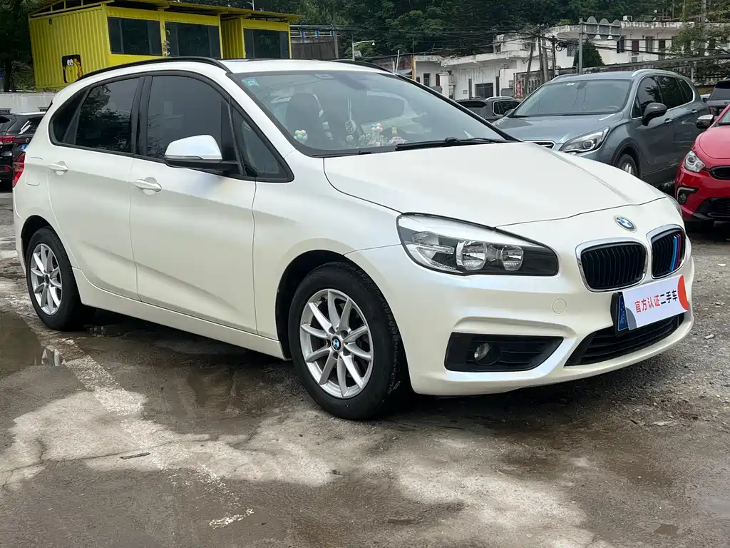 BMW 2 Series Active Tourer 2017 — фото 3