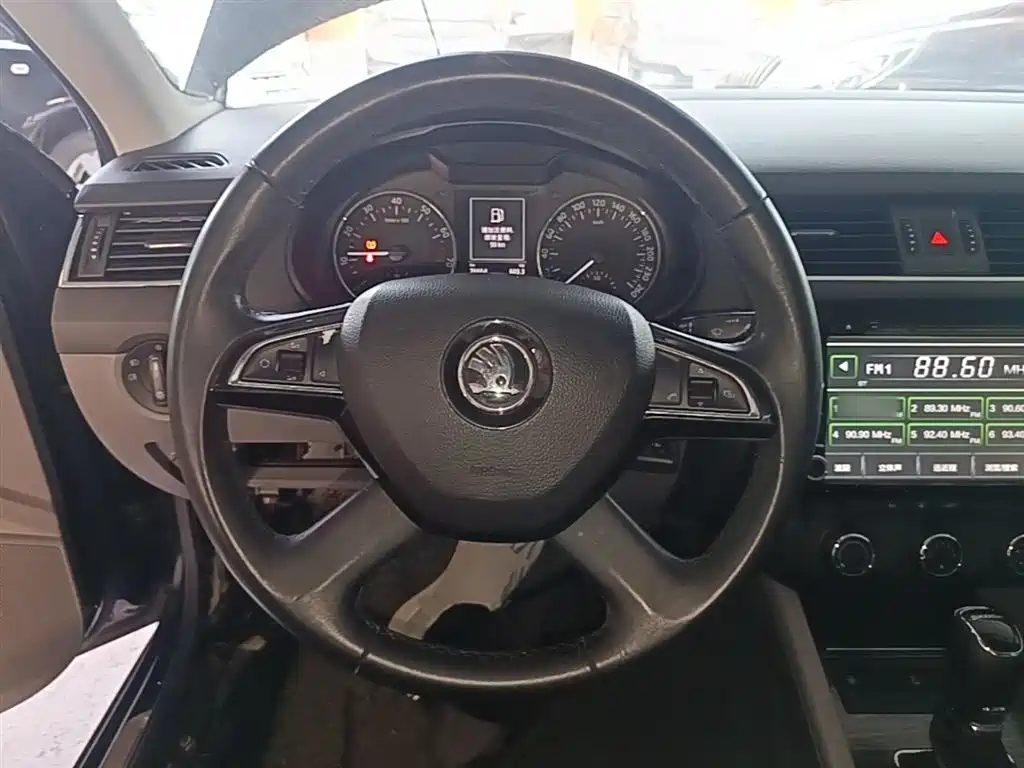 Skoda Octavia 2015 — фото 11