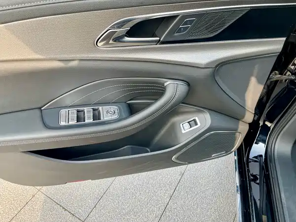 Hongqi H5 2024