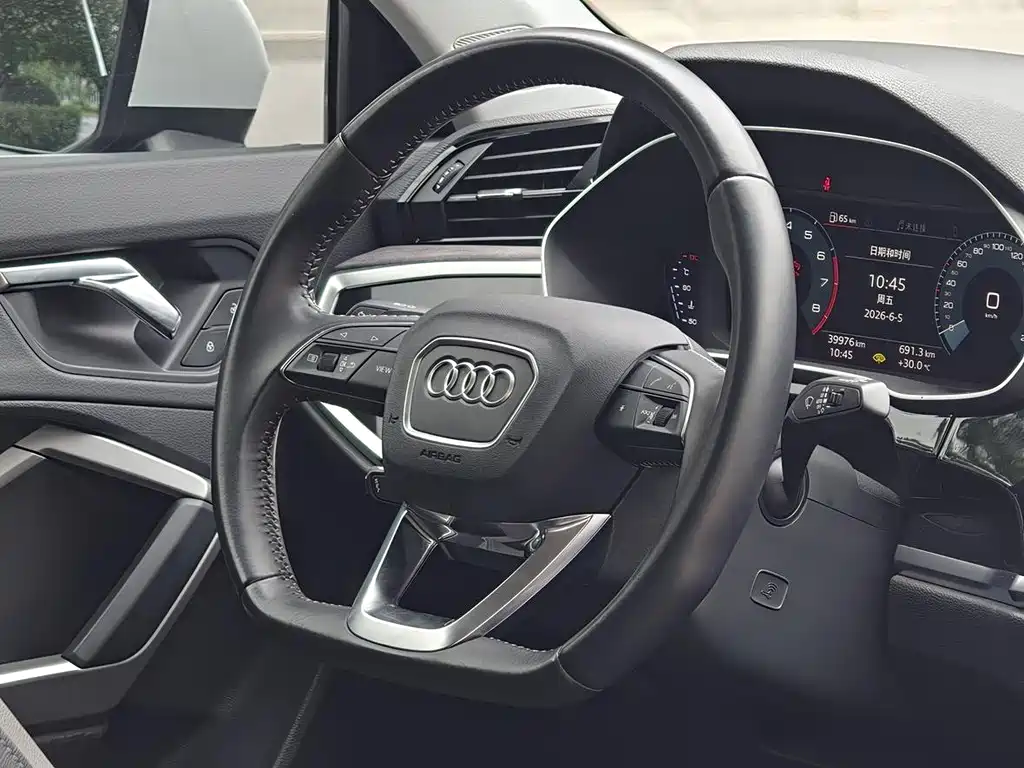 Audi Q3 2019 — фото 13