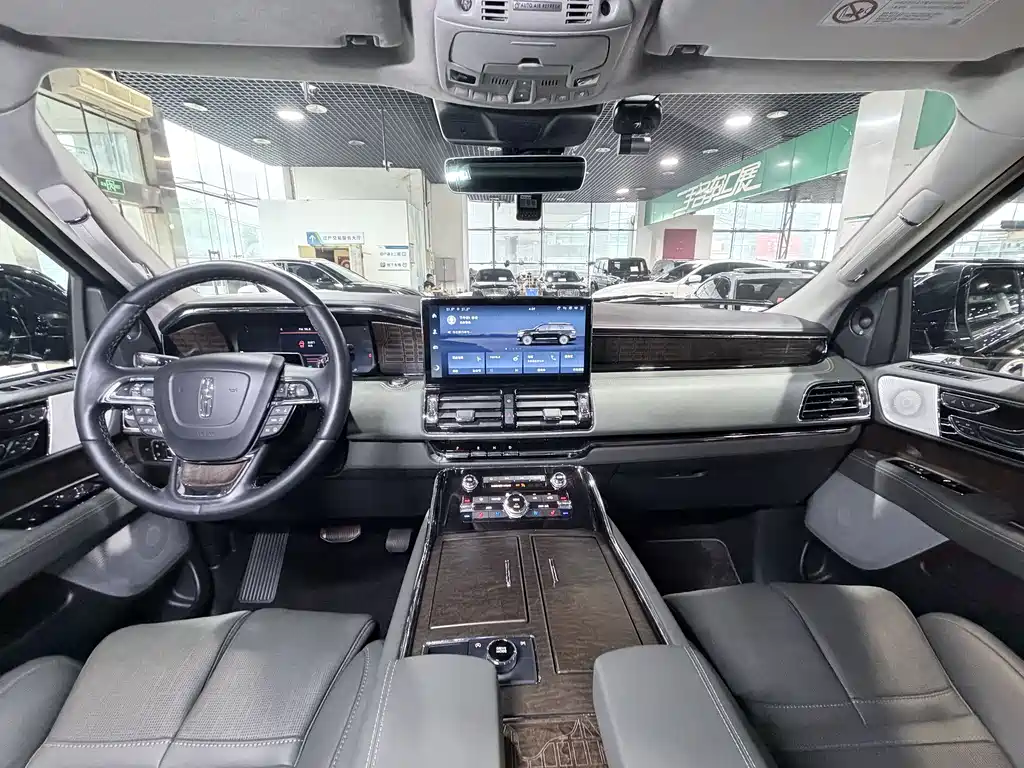 Lincoln Navigator 2023 — фото 10