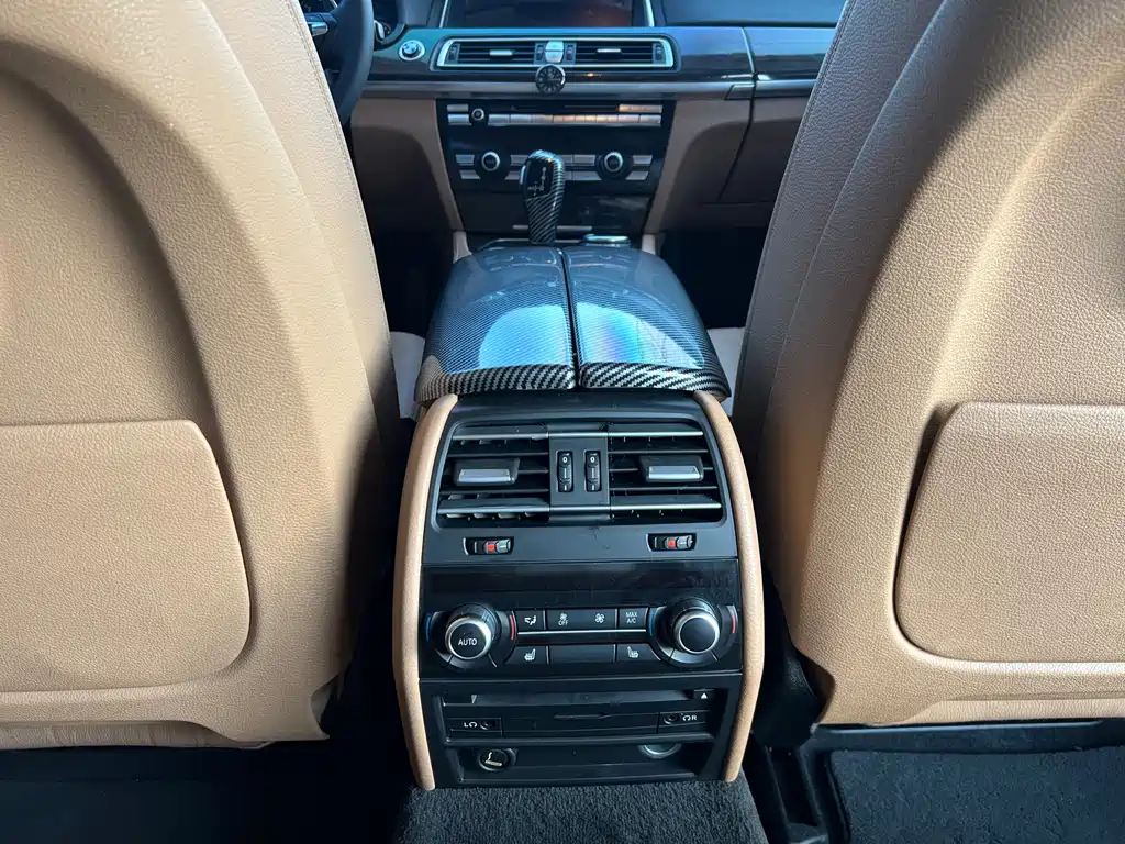 BMW 7 Series 2014 — фото 12