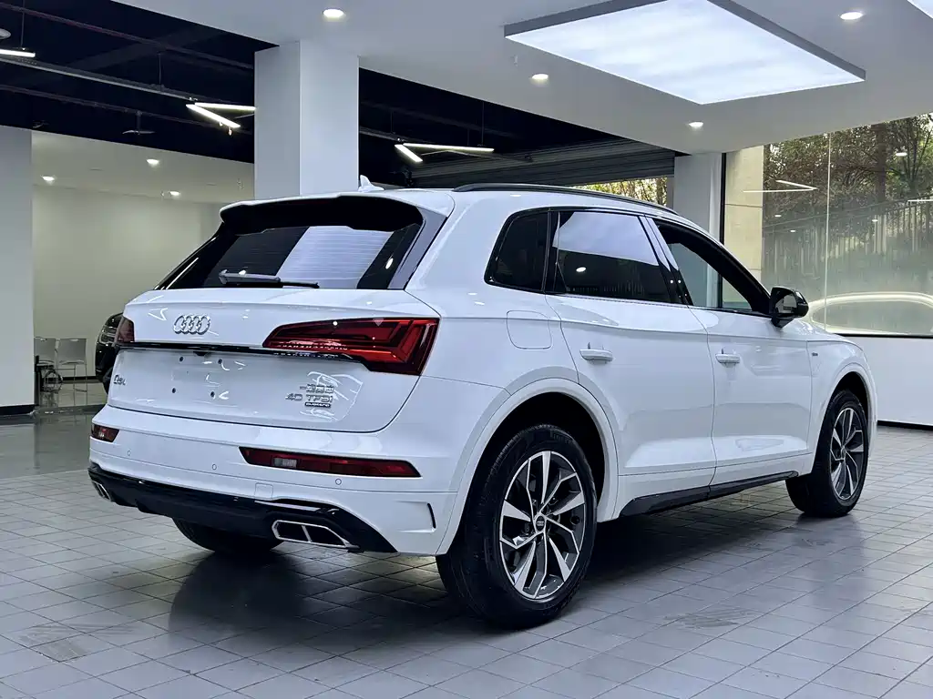 Audi Q5L 2023 — фото 12