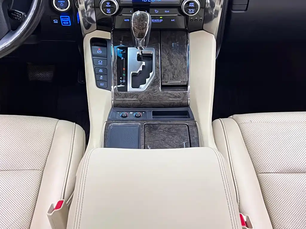 Toyota Vellfire 2022 — фото 29