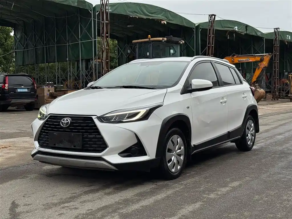Toyota Yaris L 2021 — фото 1