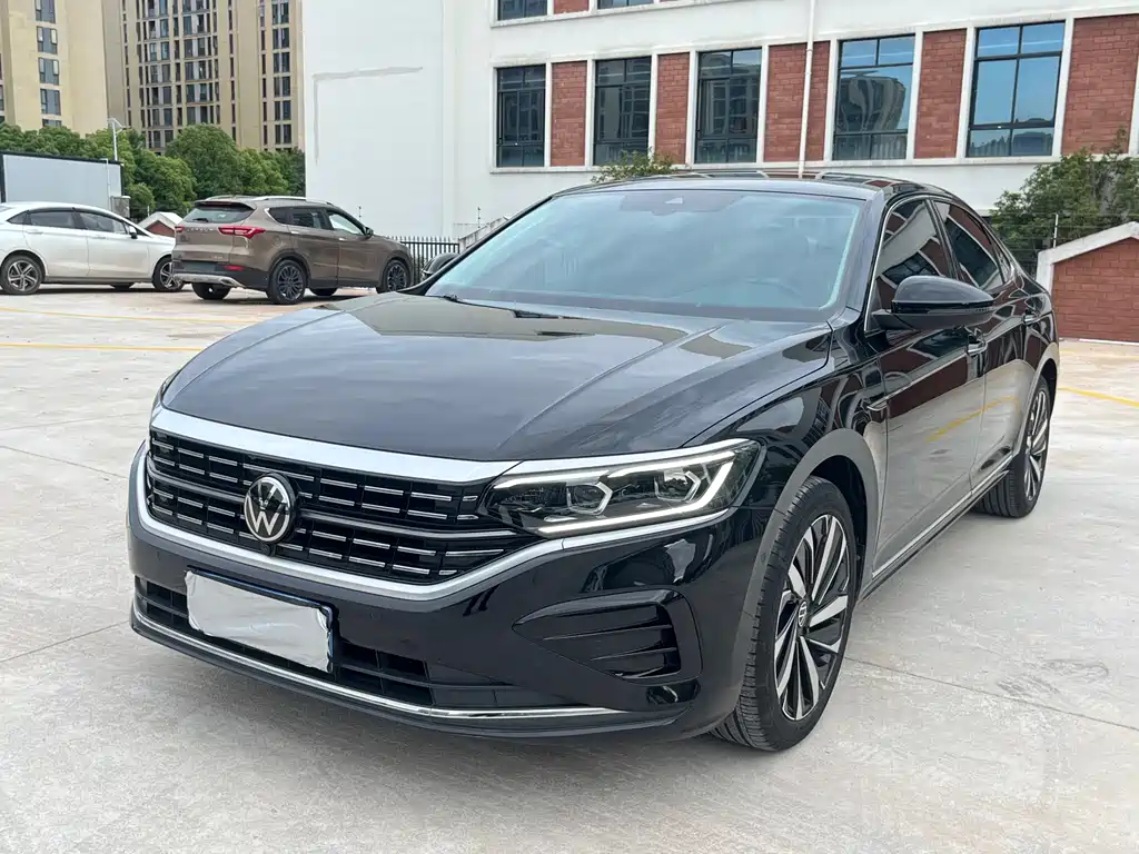 Volkswagen Passat 2023 — фото 1