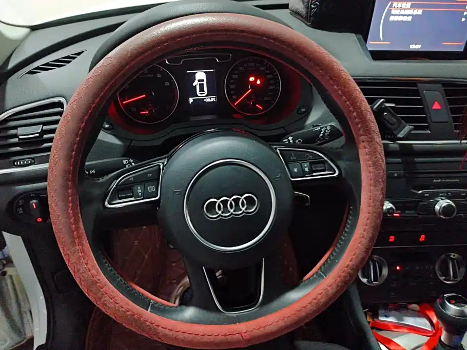 Audi Q3 2014 — фото 15