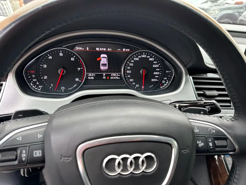Audi A8 2015 — фото 10