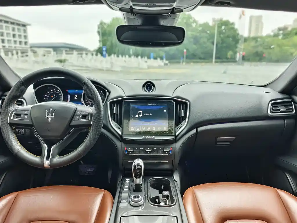 Maserati Ghibli 2017 — фото 21