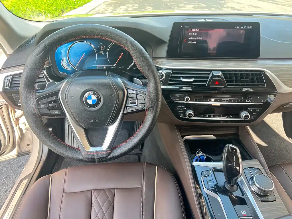 BMW 5 Series 2017 — фото 18