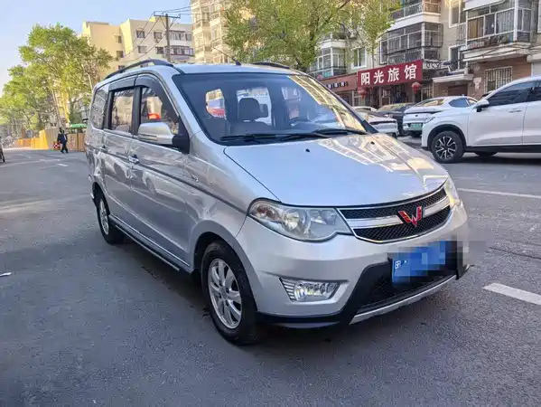 Wuling Hongguang 2015