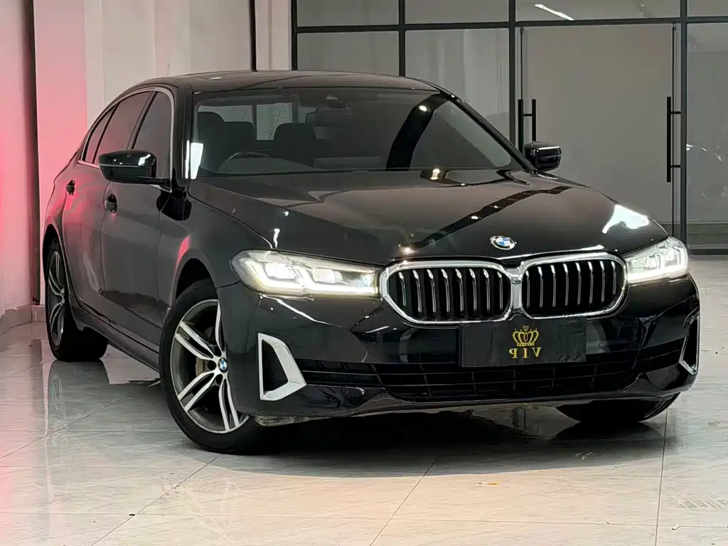 BMW 5 Series 2021 — фото 1