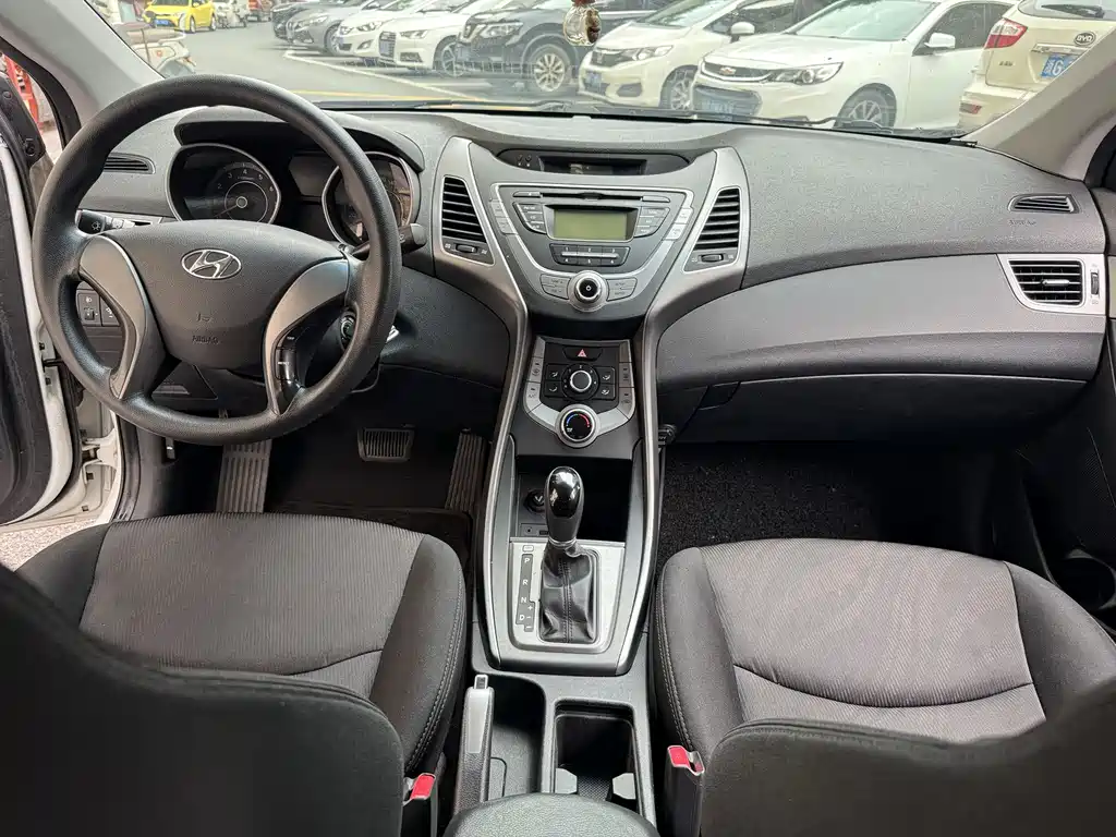 Hyundai Elantra Langdong 2015 — фото 11