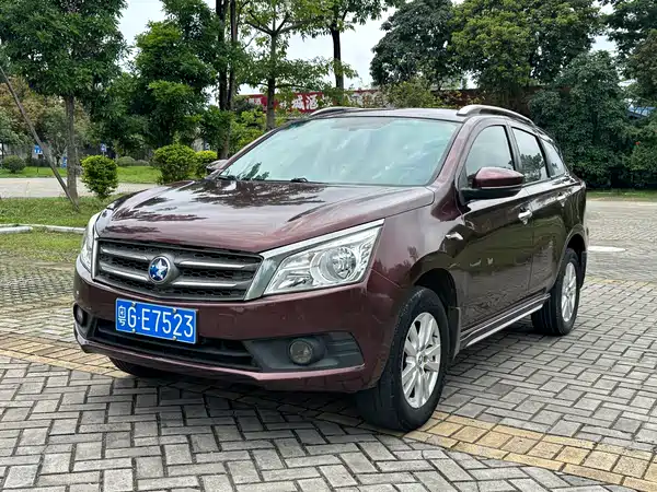Venucia T70 2015