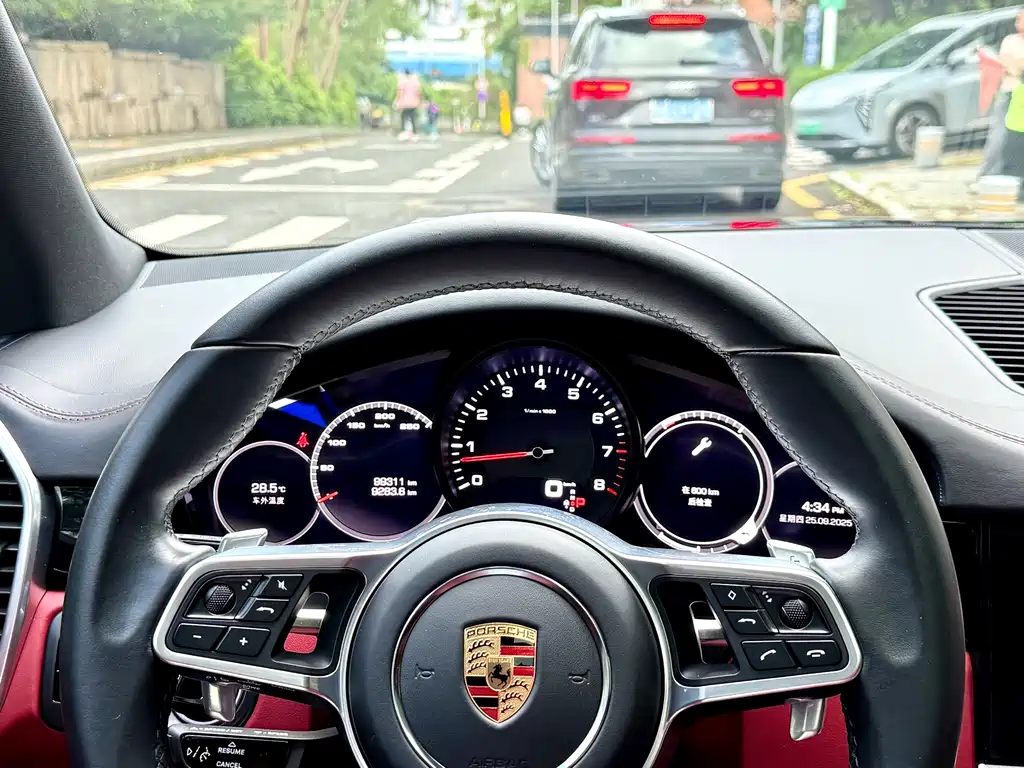 Porsche Cayenne 2021 — фото 14