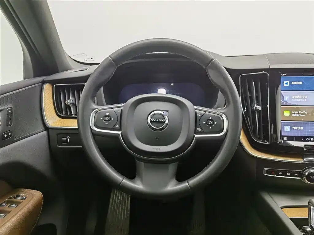 Volvo XC60 2021 — фото 11