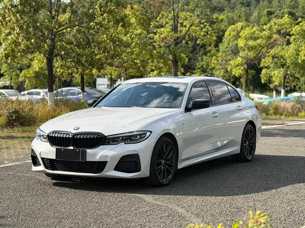 BMW 3 Series 2021 — фото 1