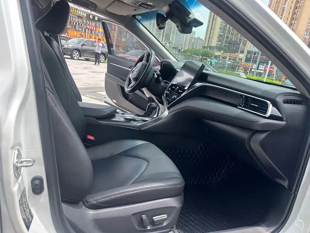 Toyota Camry 2021 — фото 11