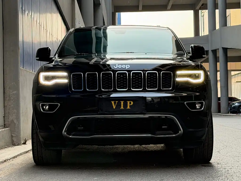 Jeep Grand Cherokee 2018 — фото 2