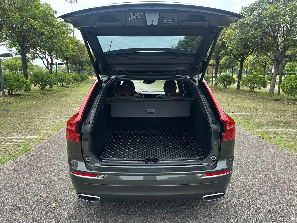 Volvo XC60 2021 — фото 9