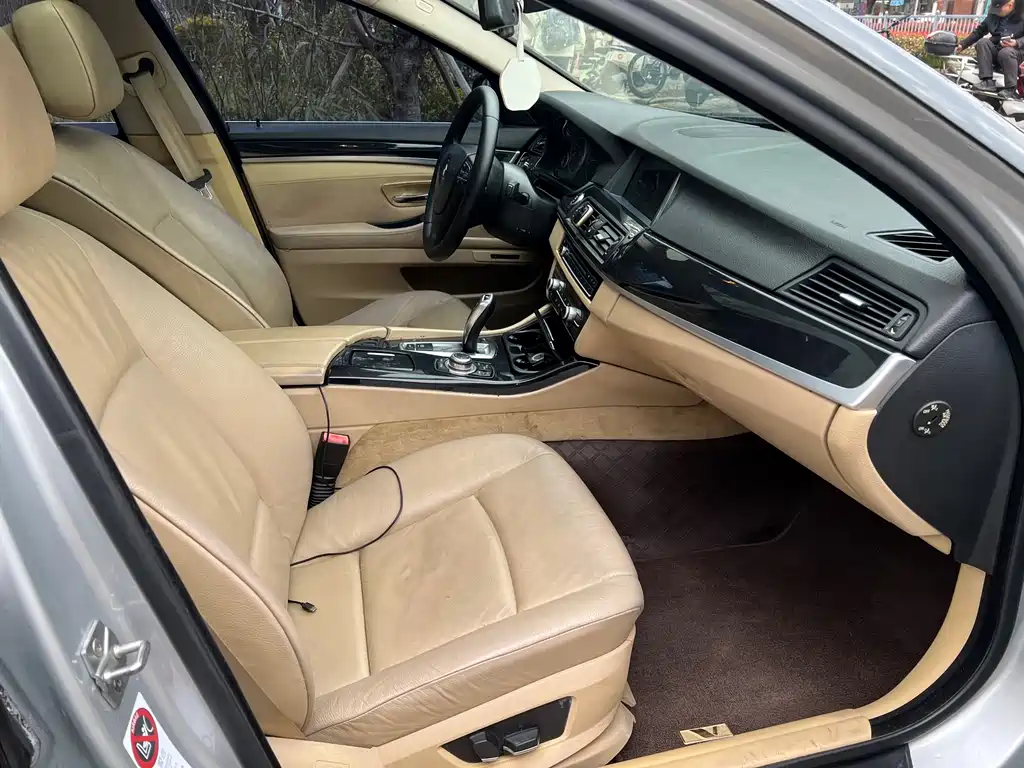 BMW 5 Series 2012 — фото 12