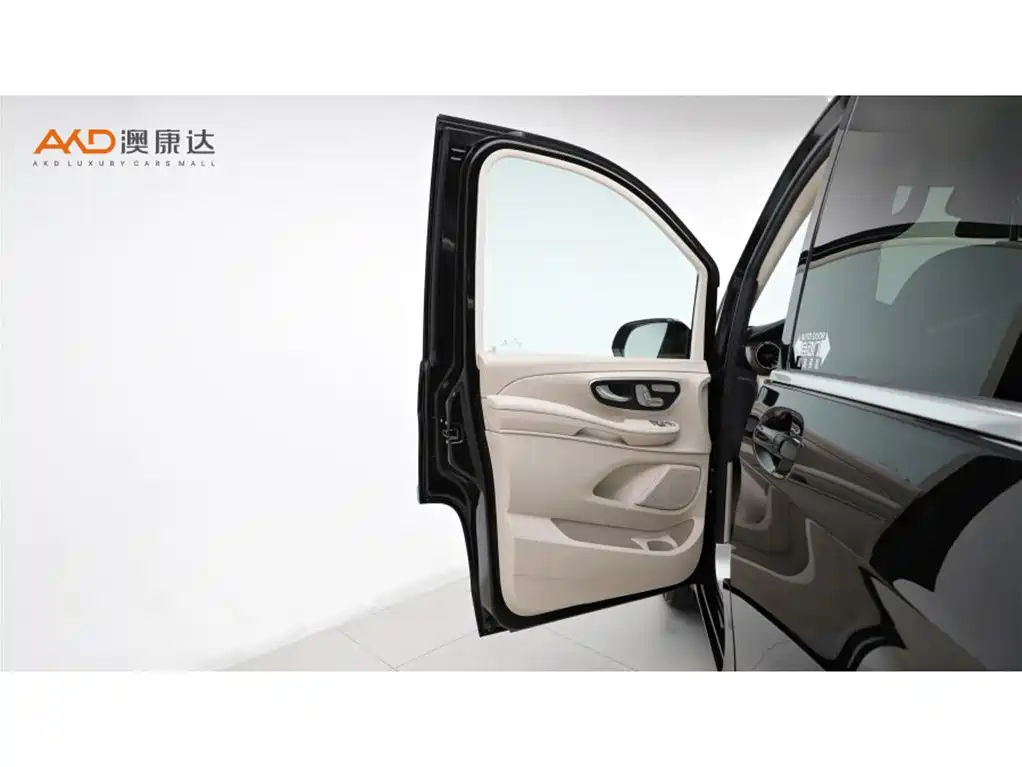 Mercedes-Benz V-Class 2022 — фото 11