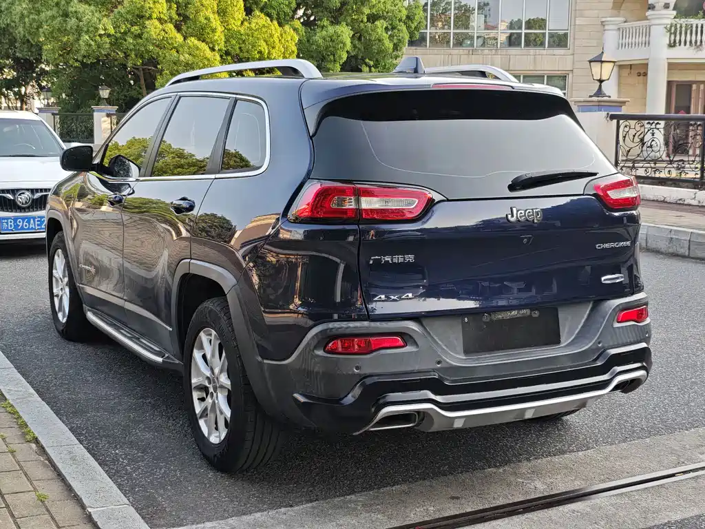 Jeep Cherokee 2016 — фото 7