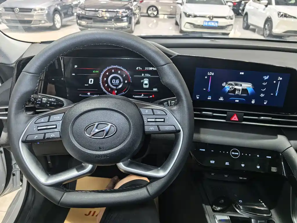 Hyundai Elantra 2023 — фото 15