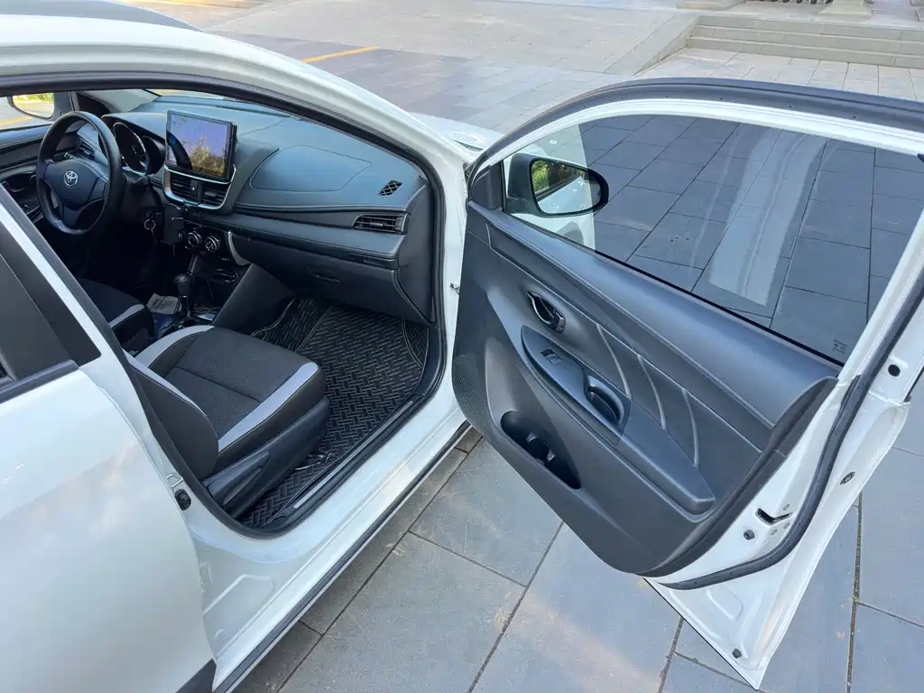 Toyota Yaris L 2020 — фото 17