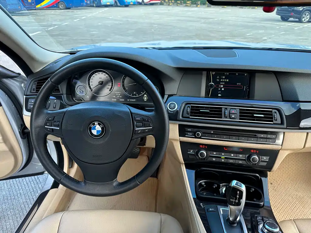 BMW 5 Series 2011 — фото 16