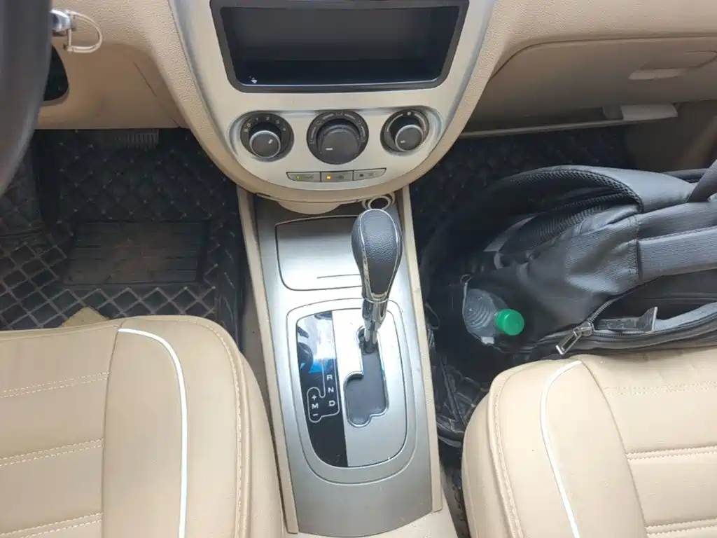Buick Excelle 2015 — фото 14