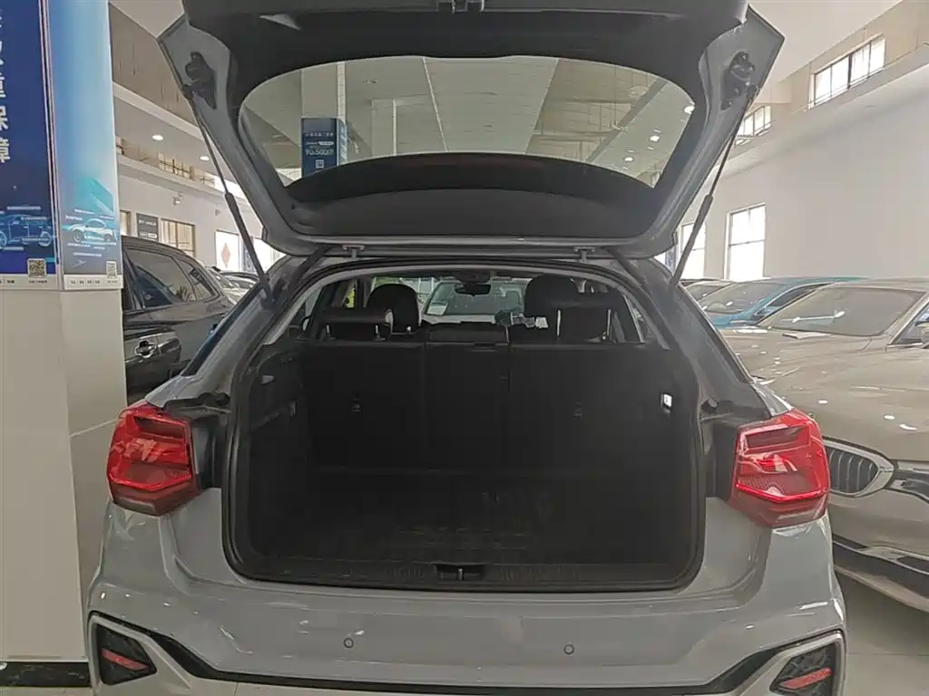 Audi Q2L 2023 — фото 19